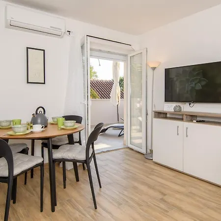 Guest house & Darrer