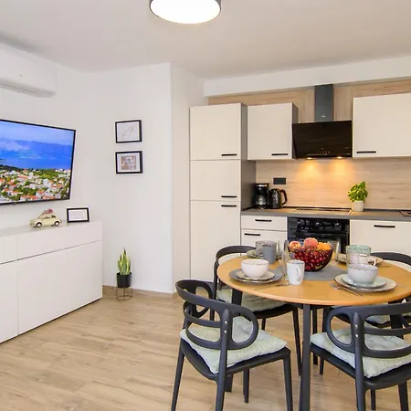 & Darrer Guest house